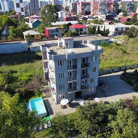 Femily Hotel In Batumi Mareti Str 2 エクステリア 写真