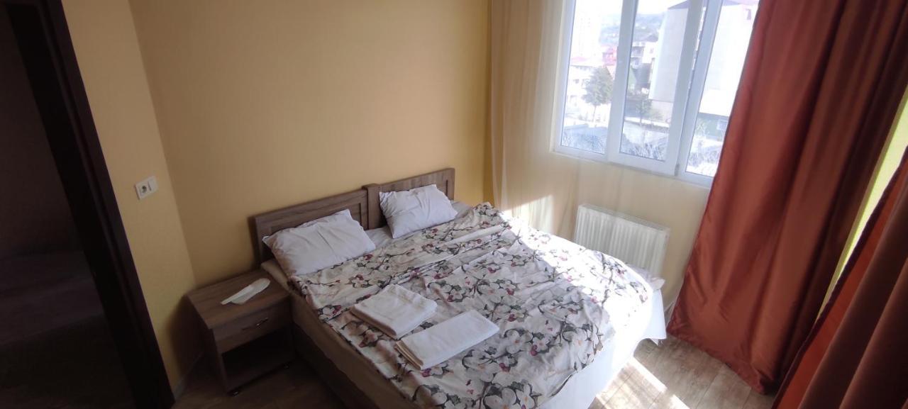 Femily Hotel In Batumi Mareti Str 2 エクステリア 写真