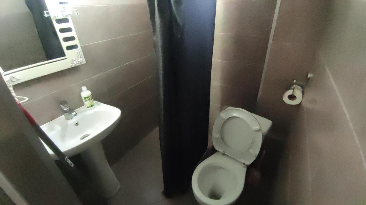 Femily Hotel In Batumi Mareti Str 2 エクステリア 写真