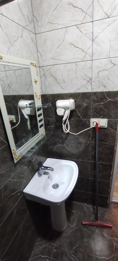 Femily Hotel In Batumi Mareti Str 2 エクステリア 写真