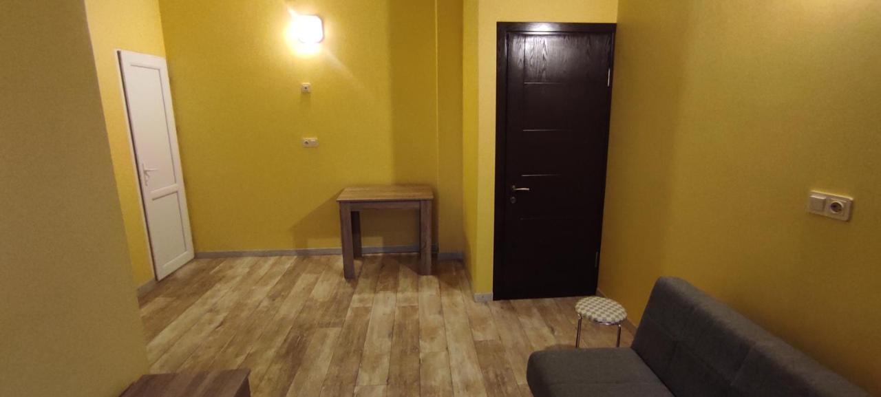 Femily Hotel In Batumi Mareti Str 2 エクステリア 写真
