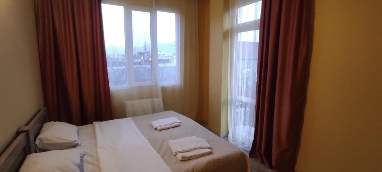 Femily Hotel In Batumi Mareti Str 2 エクステリア 写真