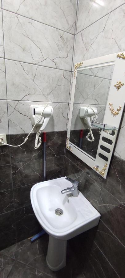 Femily Hotel In Batumi Mareti Str 2 エクステリア 写真