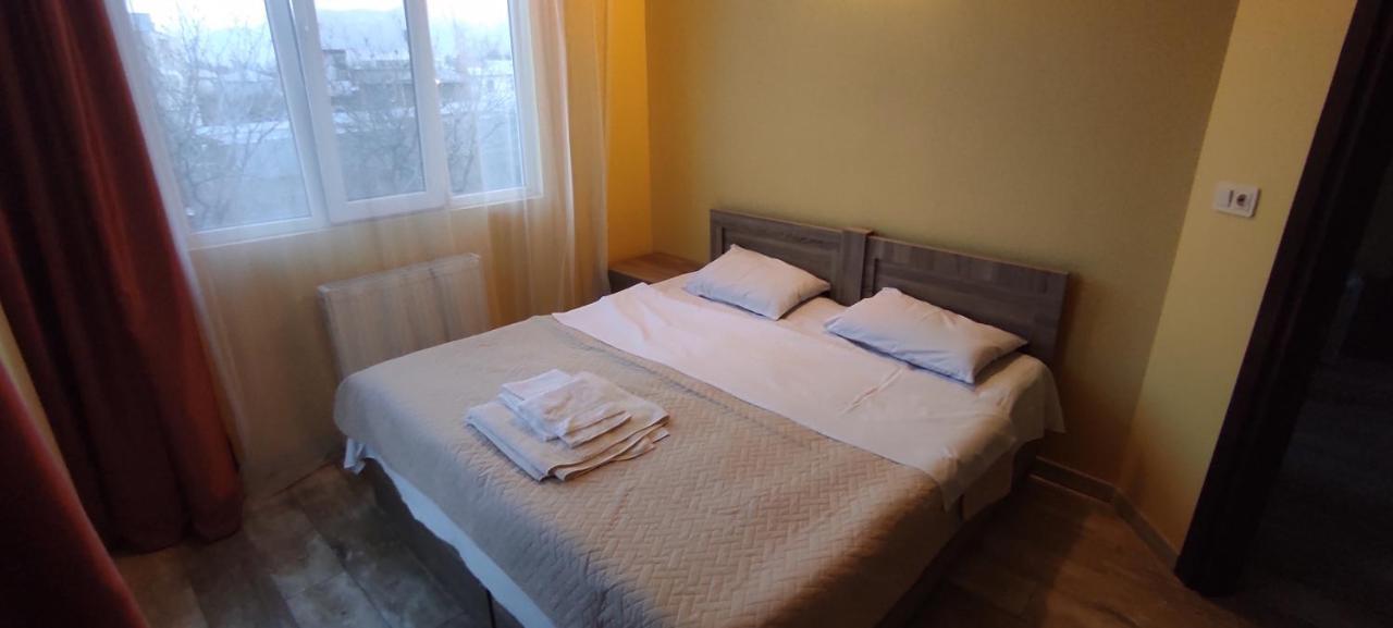 Femily Hotel In Batumi Mareti Str 2 エクステリア 写真