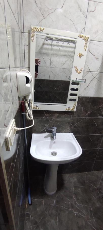 Femily Hotel In Batumi Mareti Str 2 エクステリア 写真