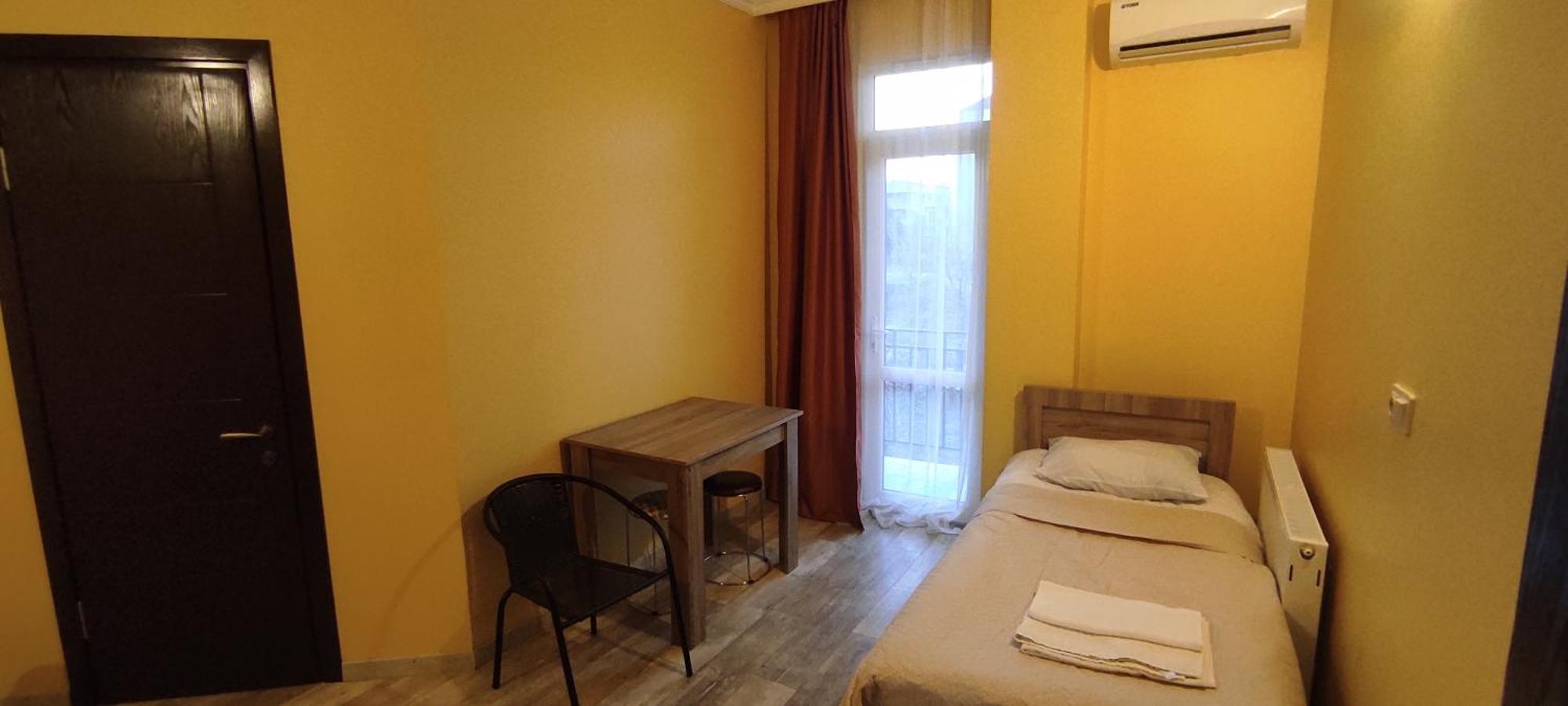 Femily Hotel In Batumi Mareti Str 2 エクステリア 写真
