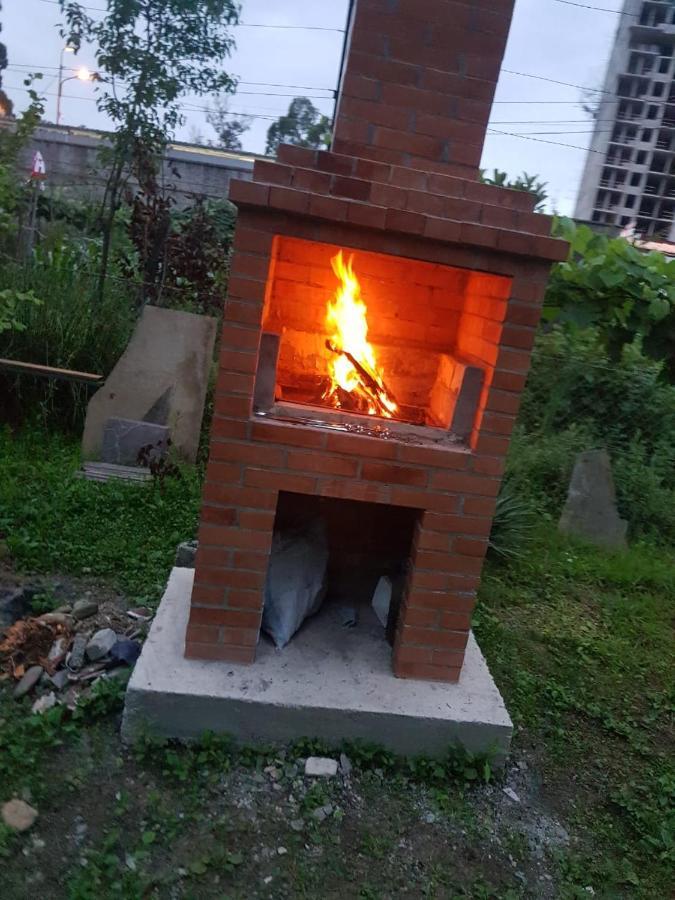 Femily Hotel In Batumi Mareti Str 2 エクステリア 写真