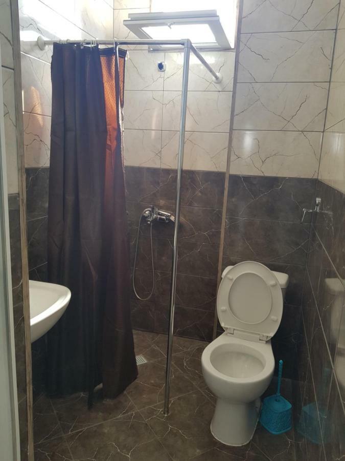 Femily Hotel In Batumi Mareti Str 2 エクステリア 写真