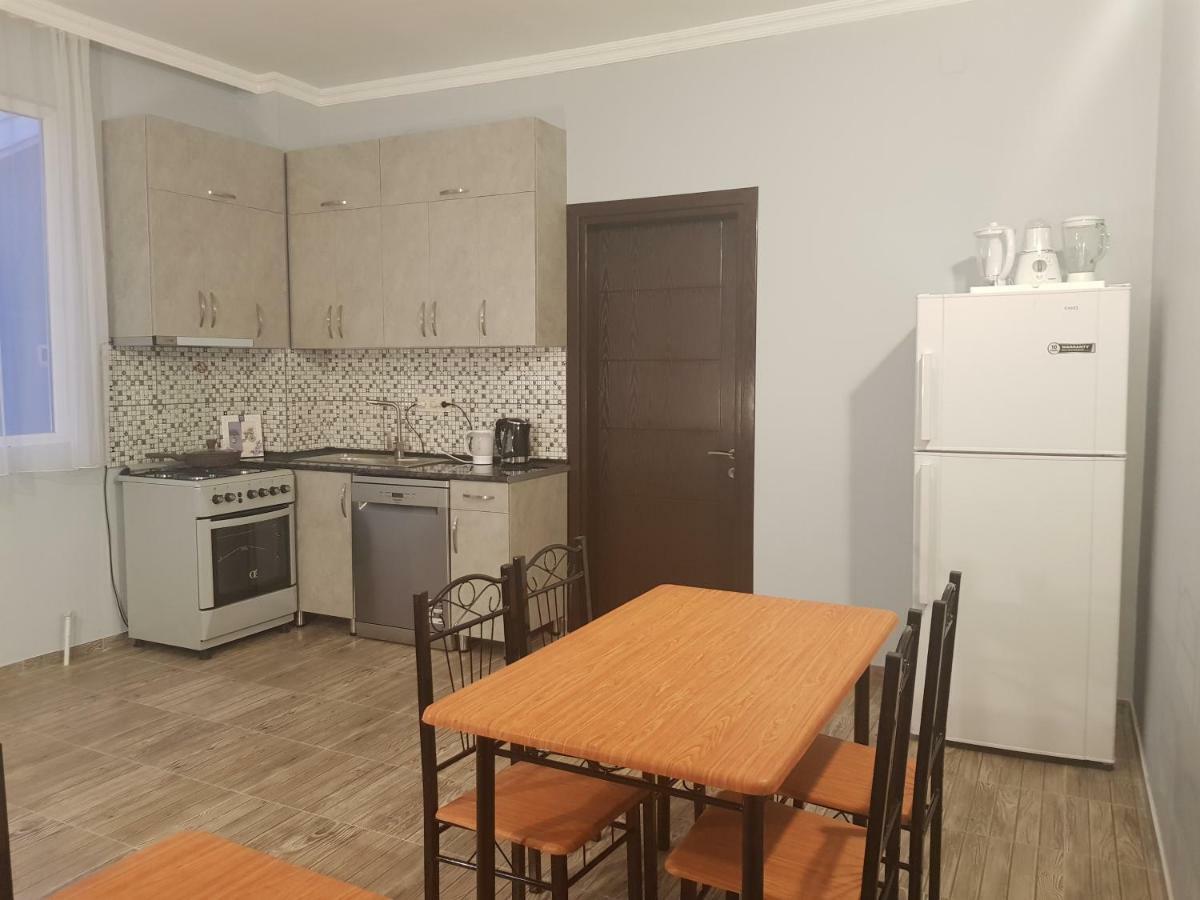 Femily Hotel In Batumi Mareti Str 2 エクステリア 写真