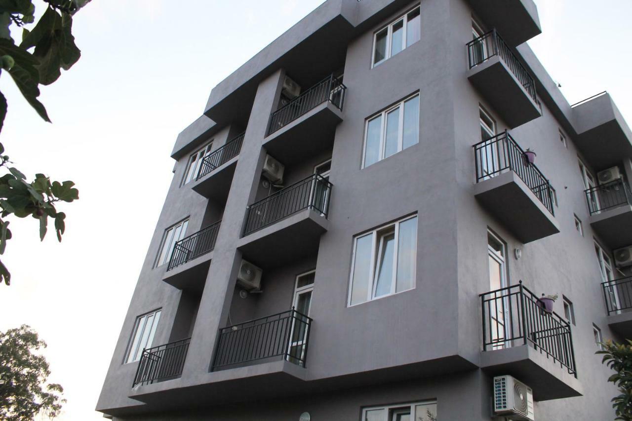 Femily Hotel In Batumi Mareti Str 2 エクステリア 写真