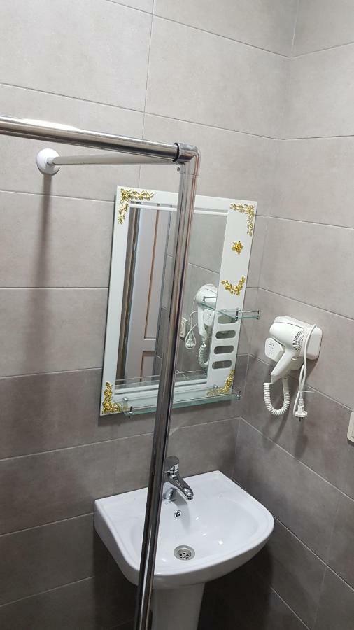 Femily Hotel In Batumi Mareti Str 2 エクステリア 写真