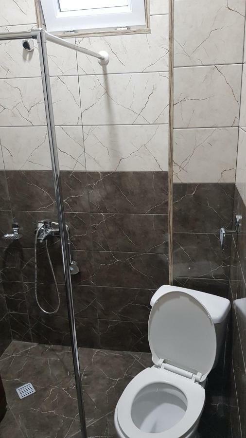 Femily Hotel In Batumi Mareti Str 2 エクステリア 写真